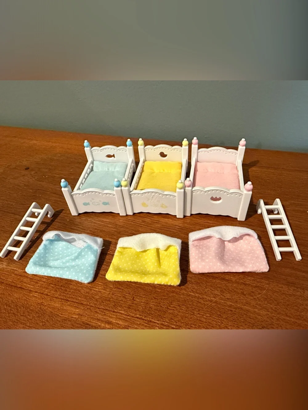 Calico Critters triple bunkbed with bedding & ladders